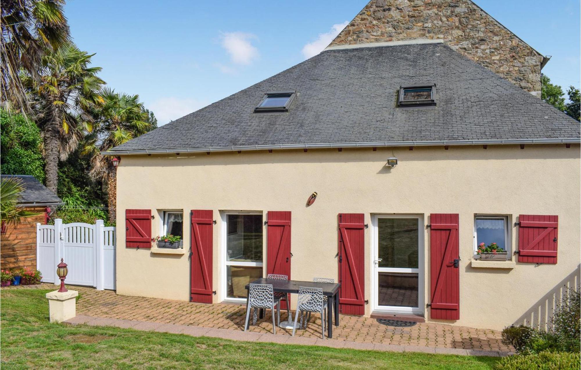 3 Bedroom Awesome Home In Lézardrieux מראה חיצוני תמונה
