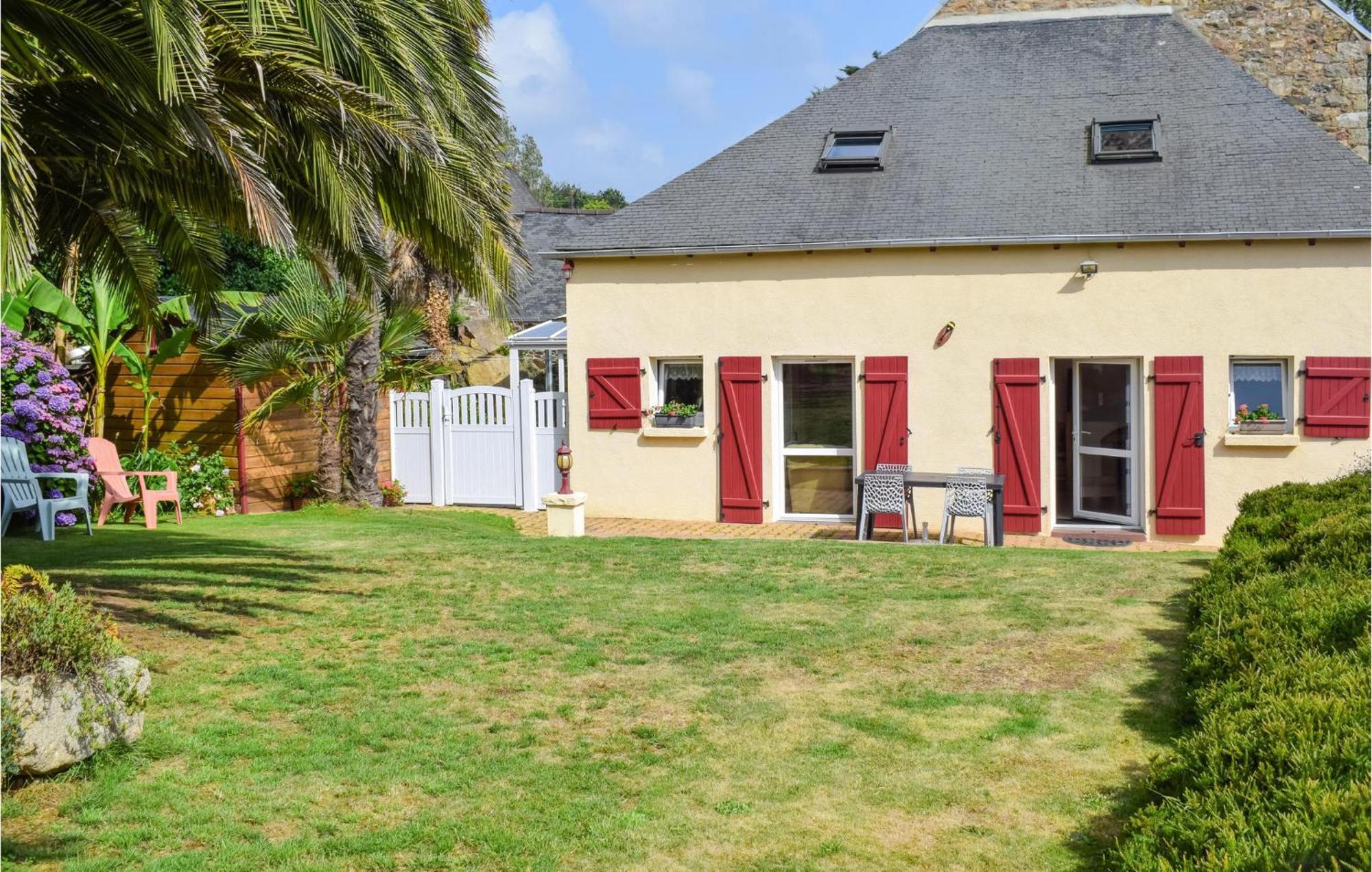 3 Bedroom Awesome Home In Lézardrieux מראה חיצוני תמונה