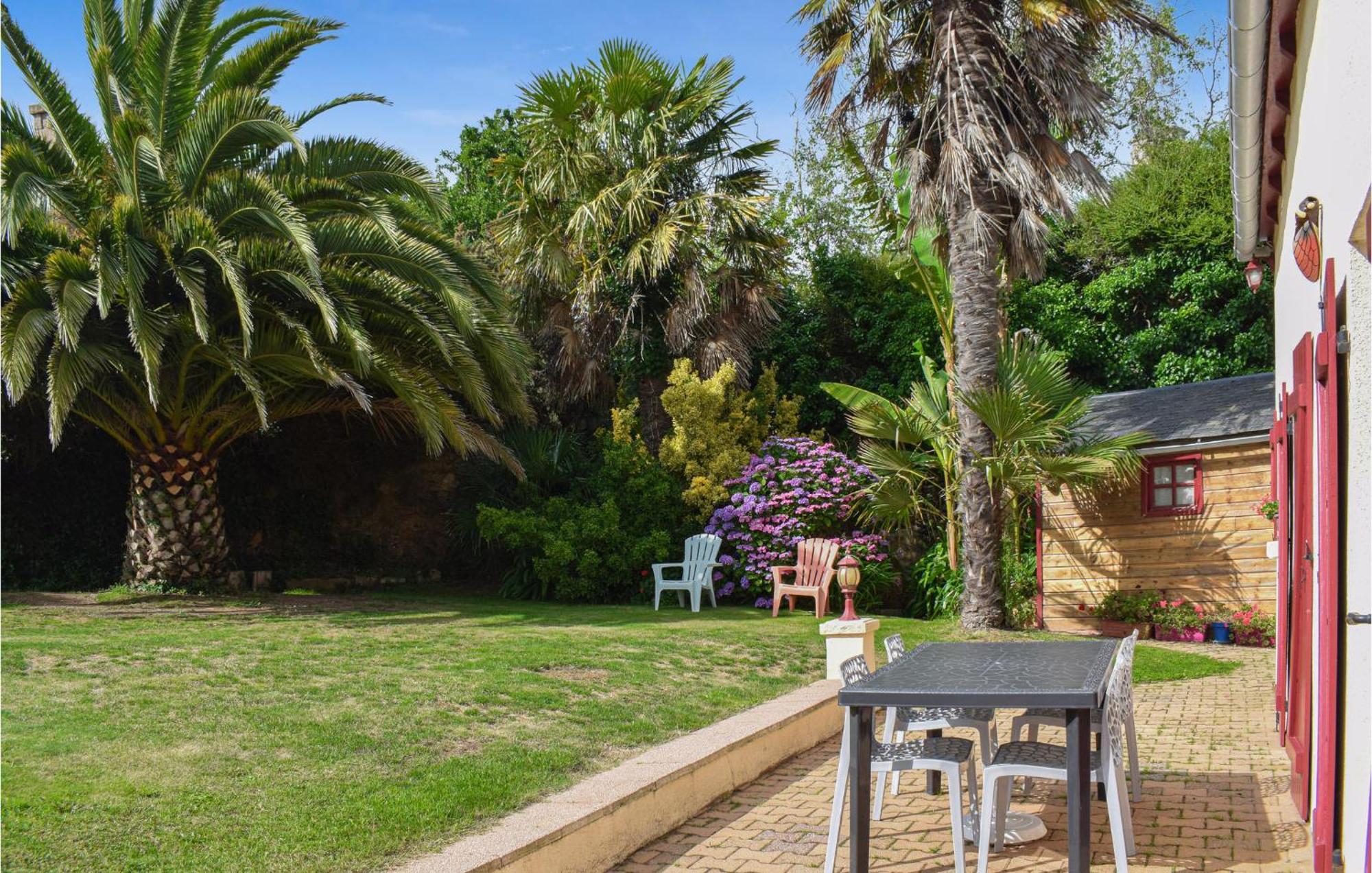 3 Bedroom Awesome Home In Lézardrieux מראה חיצוני תמונה