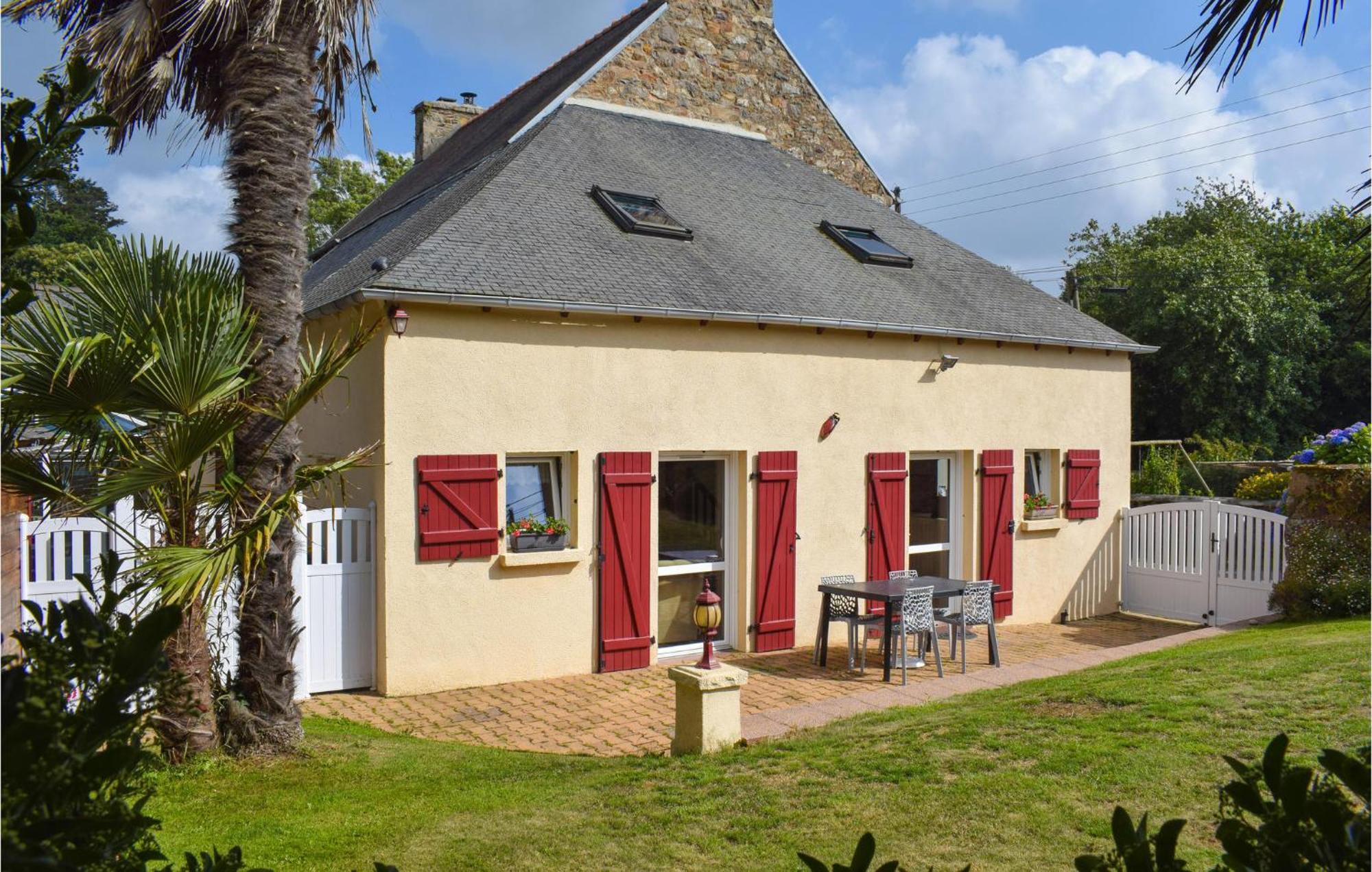 3 Bedroom Awesome Home In Lézardrieux מראה חיצוני תמונה